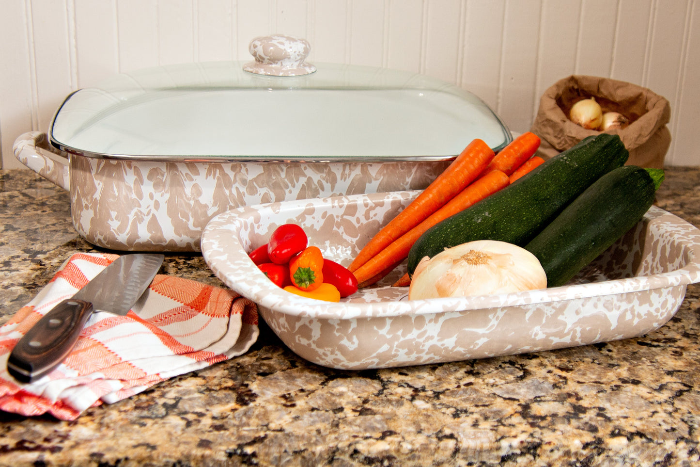 Enamelware Roasting Pan with Glass Lid - 10.5 Quart -Taupe Swirl