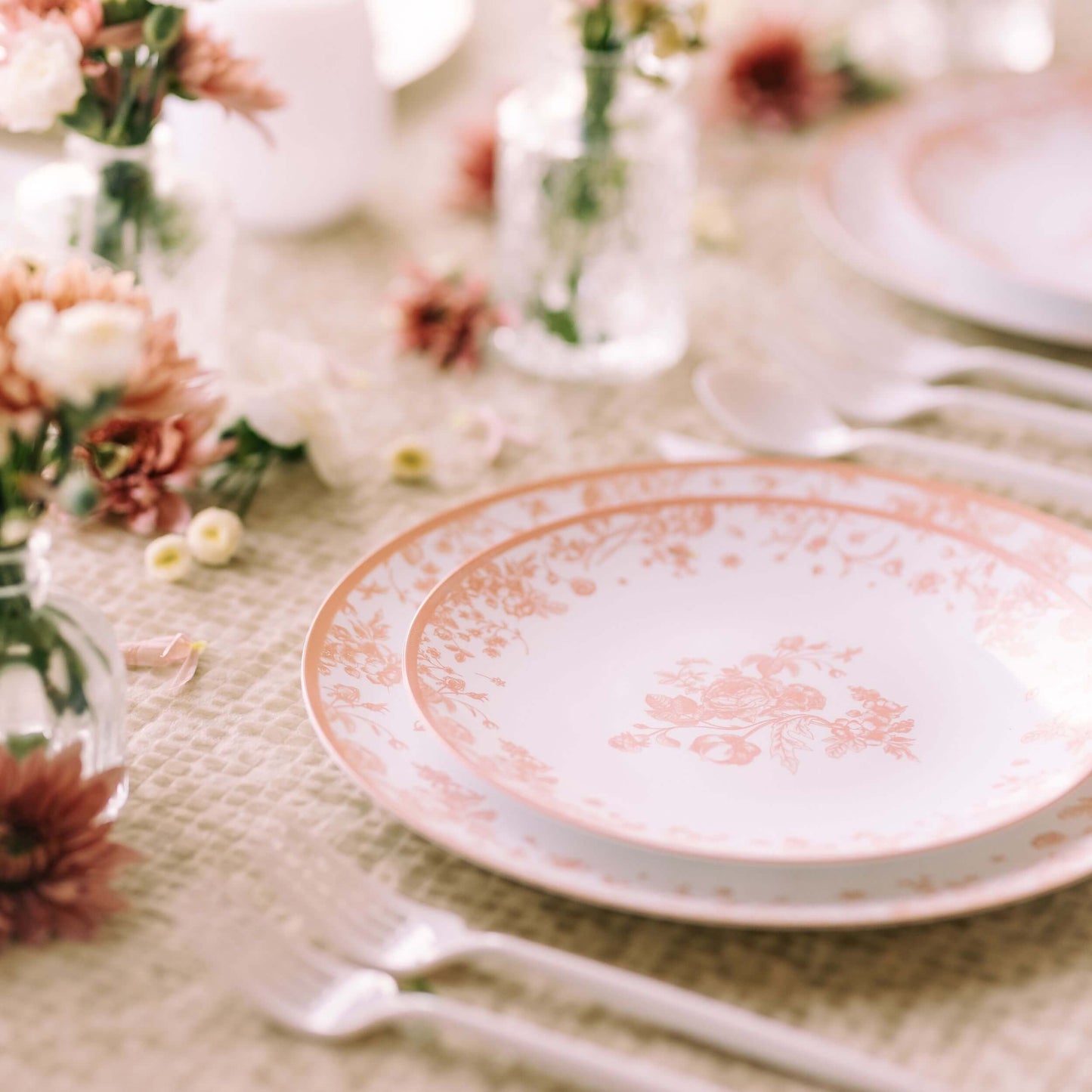10 In. Trendables Toile Plastic Disposable Dinner Plates - 10 ct.