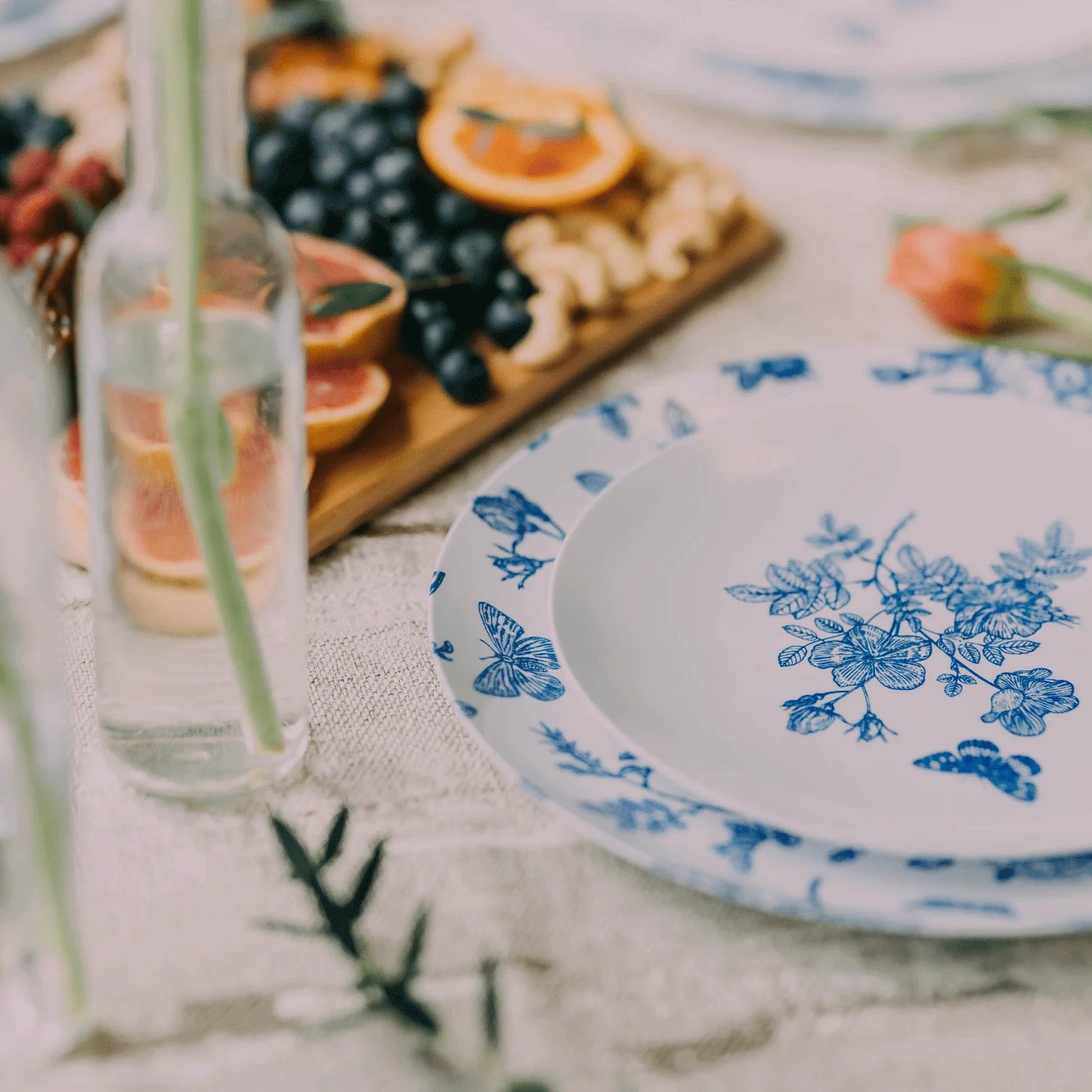 10 In. Trendables Botanical Design Plastic Dinner Plates - 10 ct.