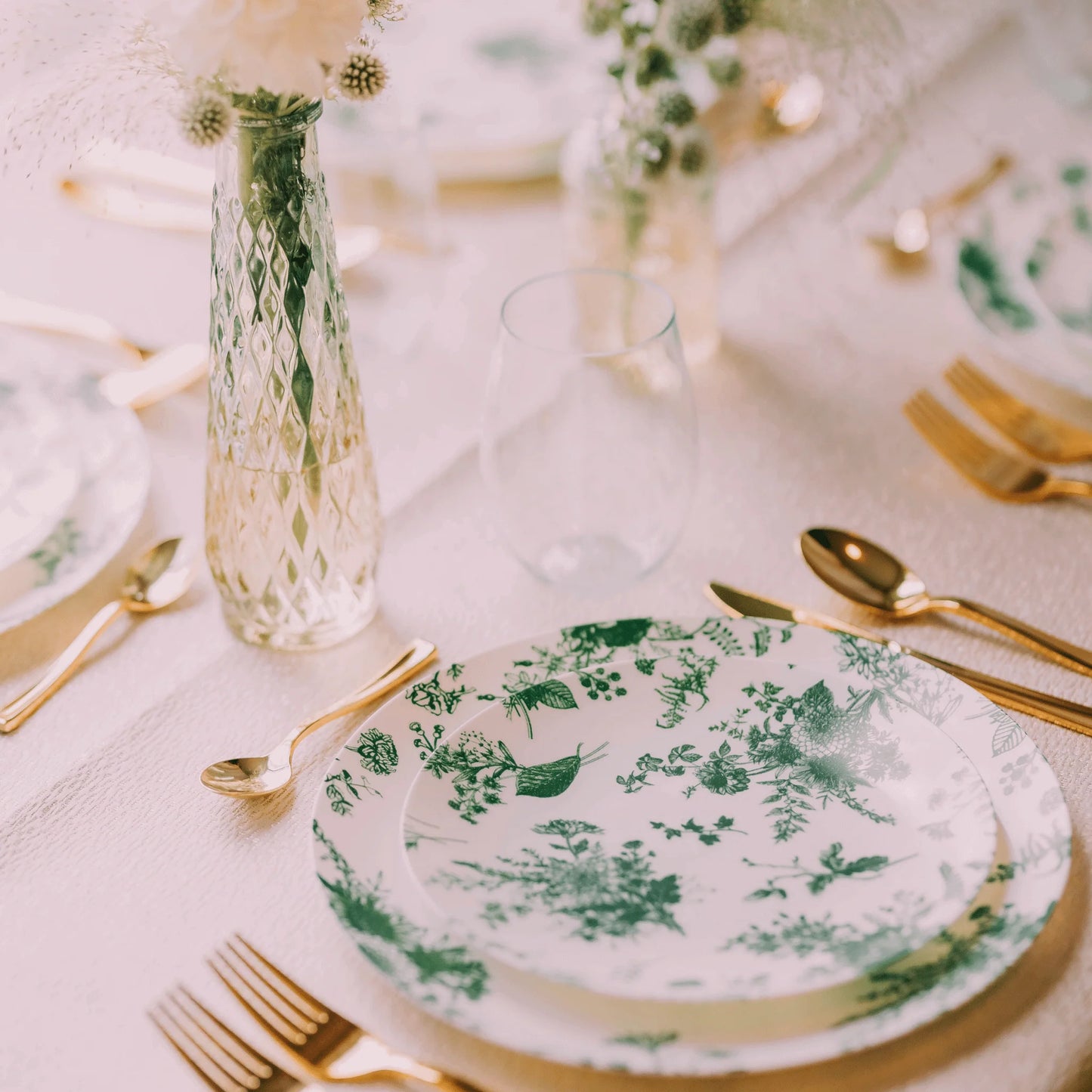 10 In. Trendables Verdure Design Plastic Dinner Plates - 10 ct.